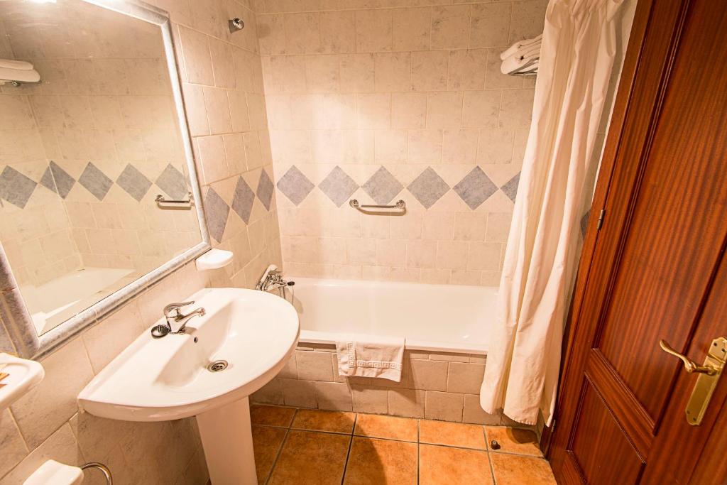 Hostal Marissal by Dorobe — Hotel rooms in Nerja, Andalusia
