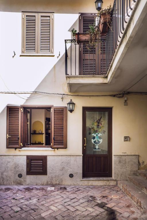Tina House - Il cortile nel centro storico di Taormina - 4