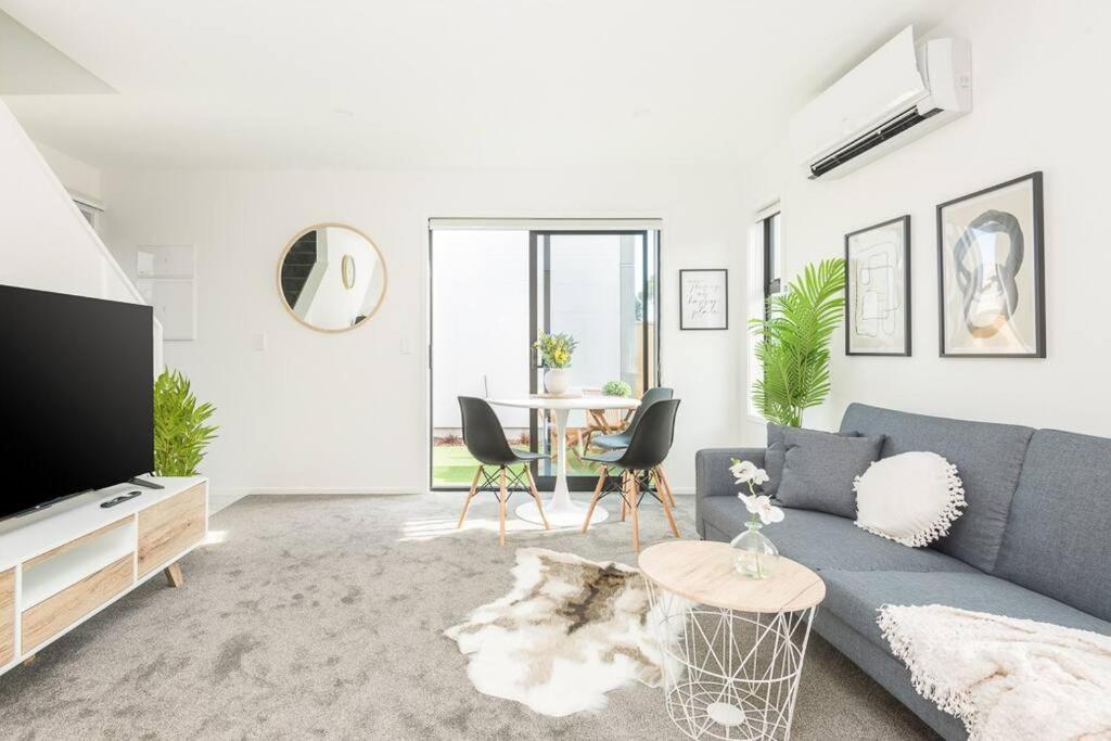 Ocean Is Just Around The Corner, Christchurch