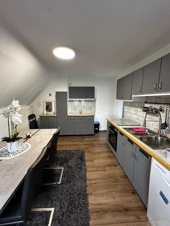 Nette Wohnung in super Lage! - 3