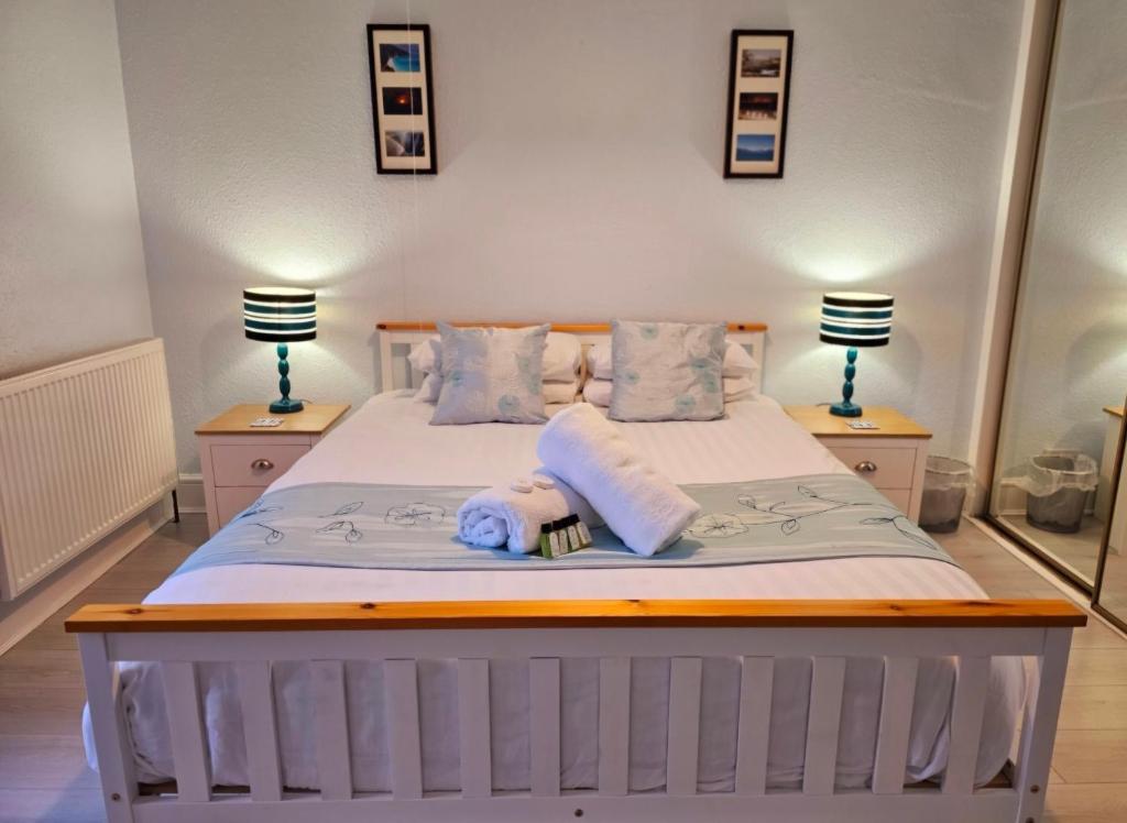 Sea views, big 2 Bed Flat close to beach & harbour, Ilfracombe