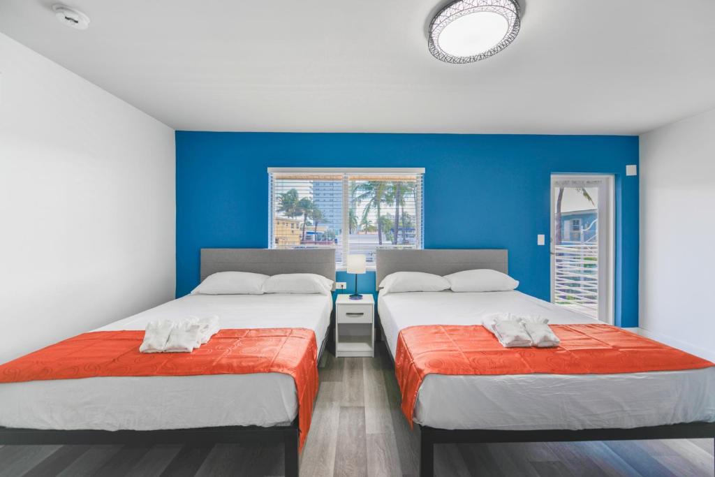 Unit with Balcony and Parking at the beach -M45, Hollywood