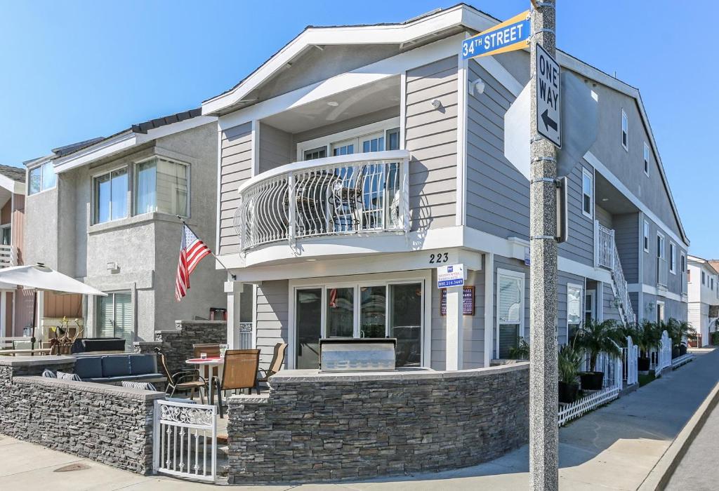 3 Bedrooms, Newport Beach