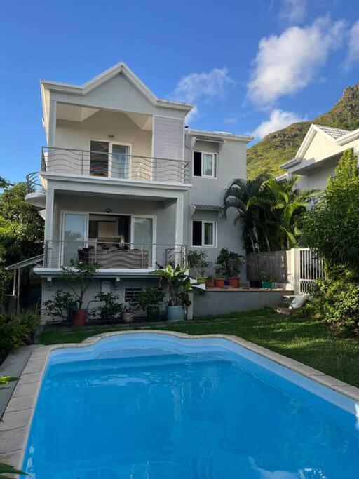 Light & Airy Seaview Duplex, Riviere Noire
