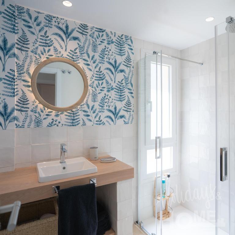 Holidays & Home Beachfront Neptuno III , sea views,and garden,Elviria - 5