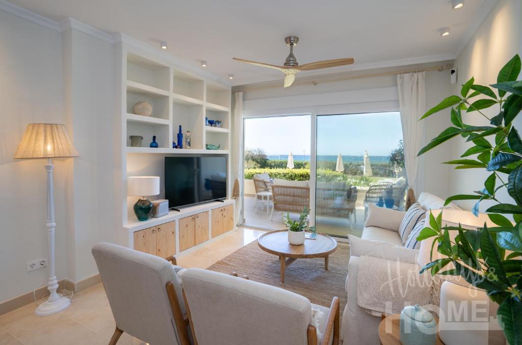 Holidays & Home Beachfront Neptuno III , sea views,and garden,Elviria - 2