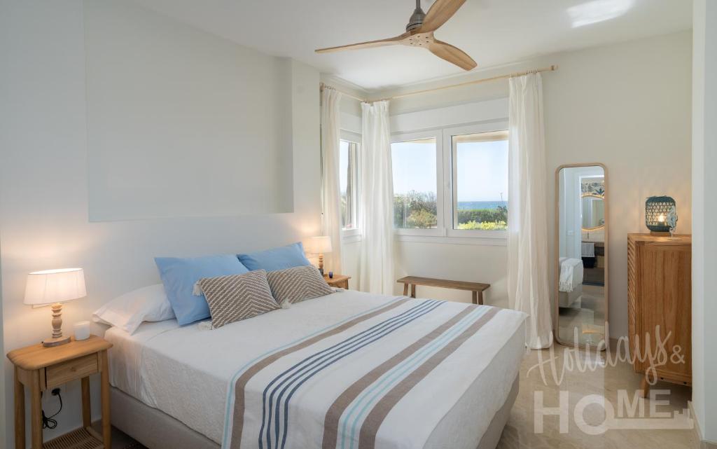 Holidays & Home Beachfront Neptuno III , sea views,and garden,Elviria - 4
