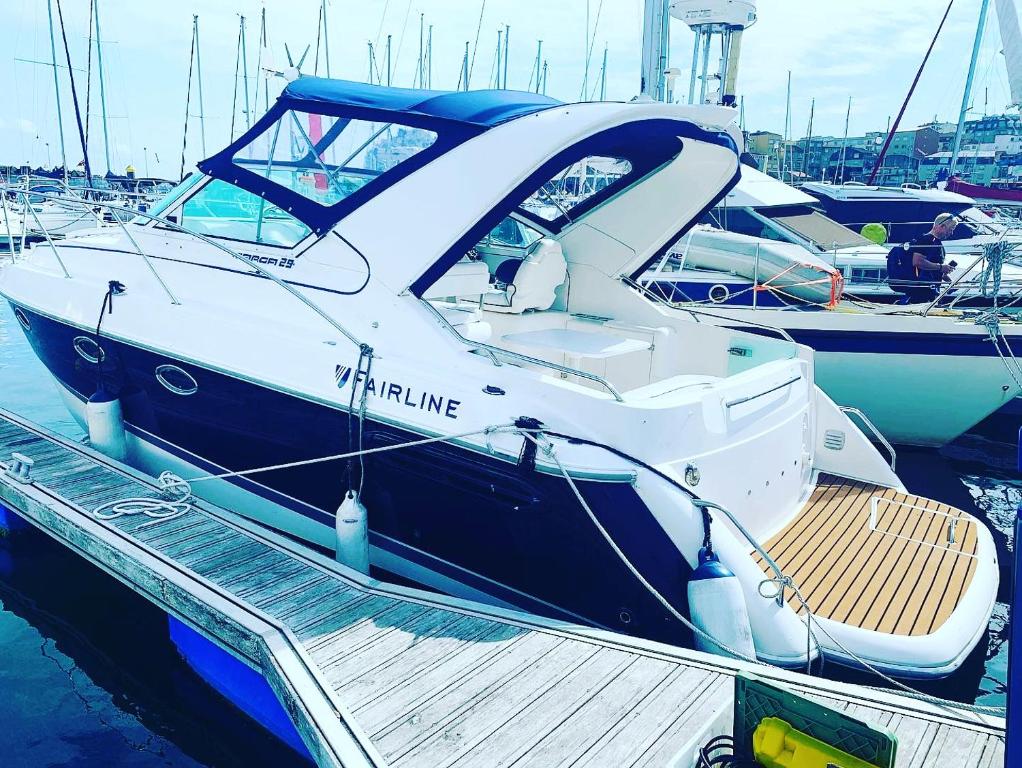Barco con parking y duchas gratuitas - 3