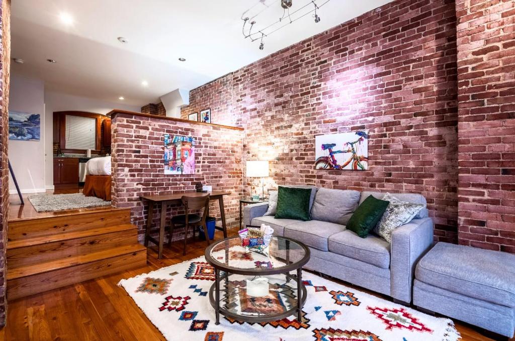 Historic Brick Apt In North End, Boston