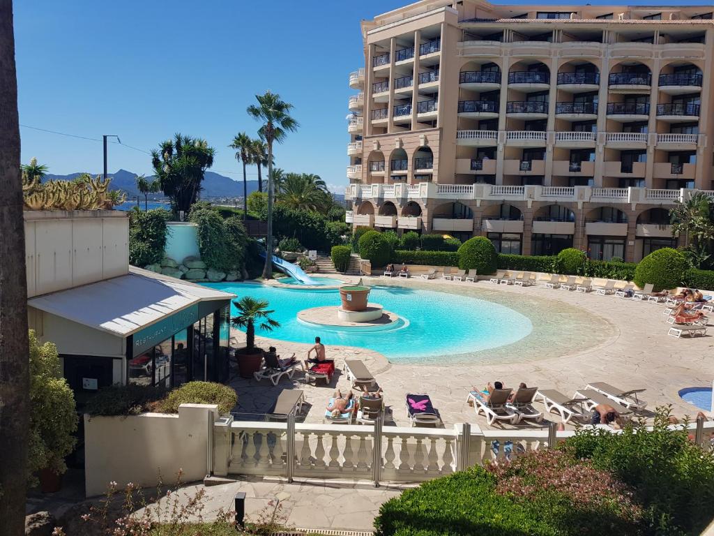 Magnifique T2 Climatisation - Grande Terrasse, Piscine et apercu Mer - 5