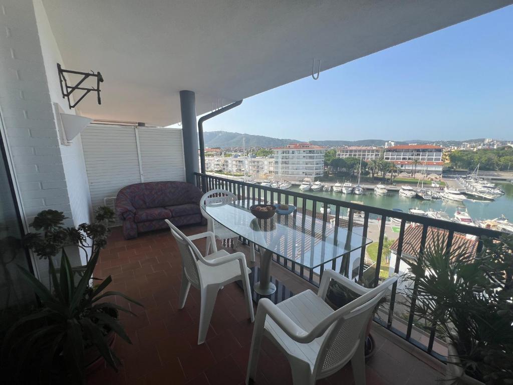 Apartamento en Puerto con Terraza y Vistas al Mar - 2