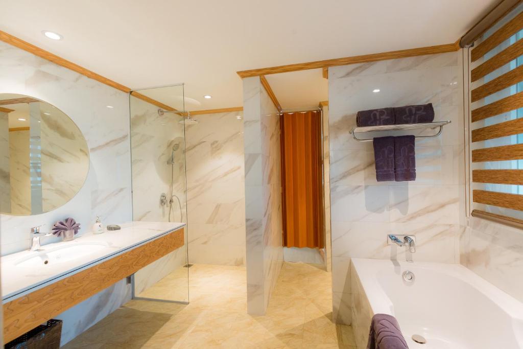 Bathroom, Haiphong Tower (Apartment and Hotel) in Haiphong