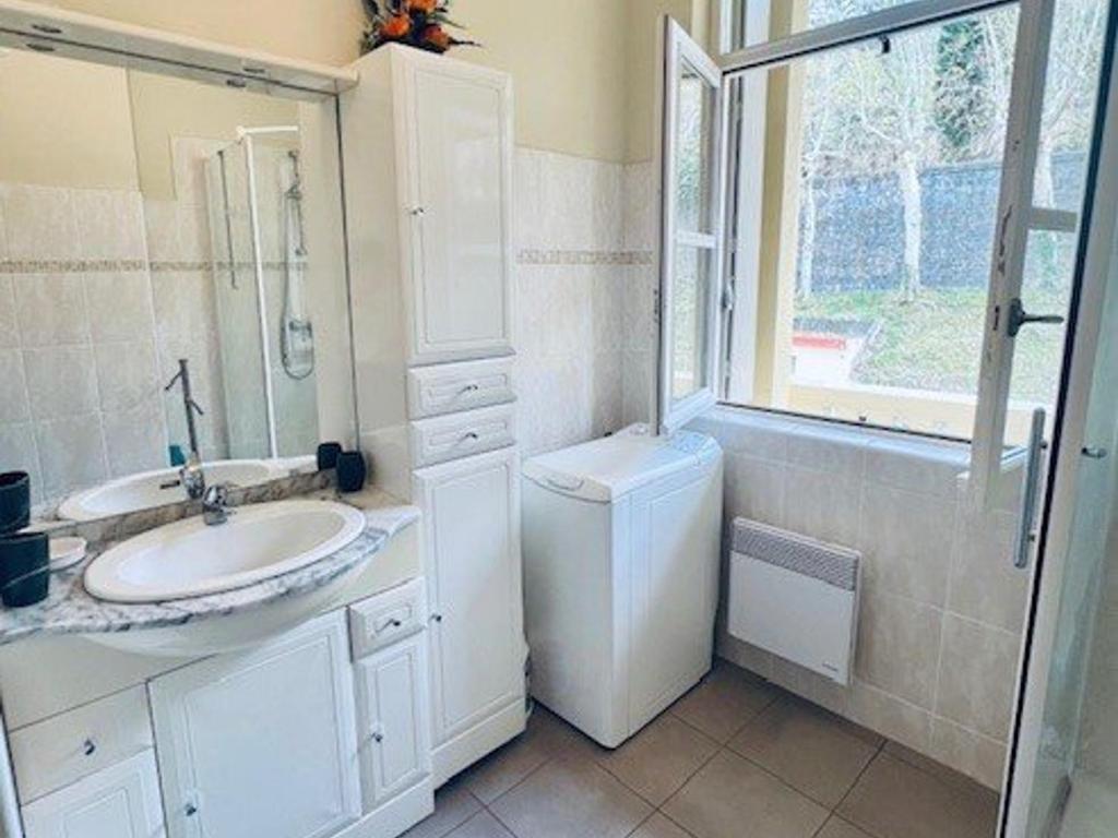 Charmant F2 avec balcon, centre-ville, 2 pers, proche cures, animaux admis - 5