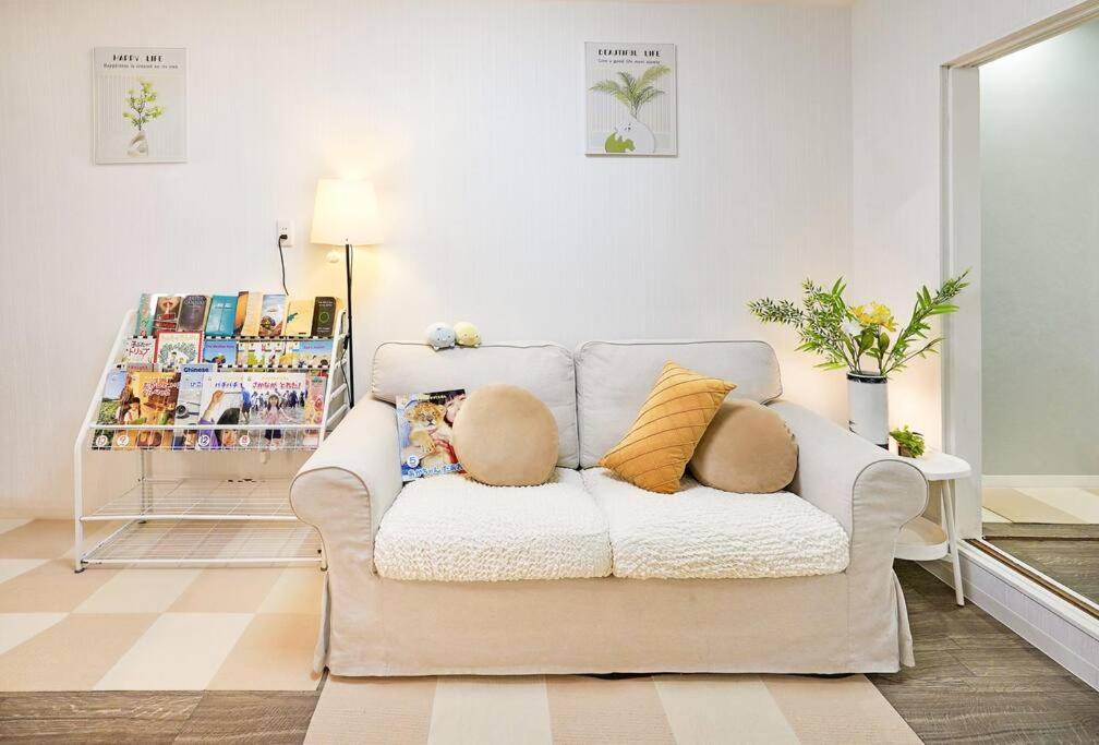 Meek House 难波6分钟车程&最近电车站1分钟&奈良京都一小时&大型超市旁&安静生活区, Ósaka