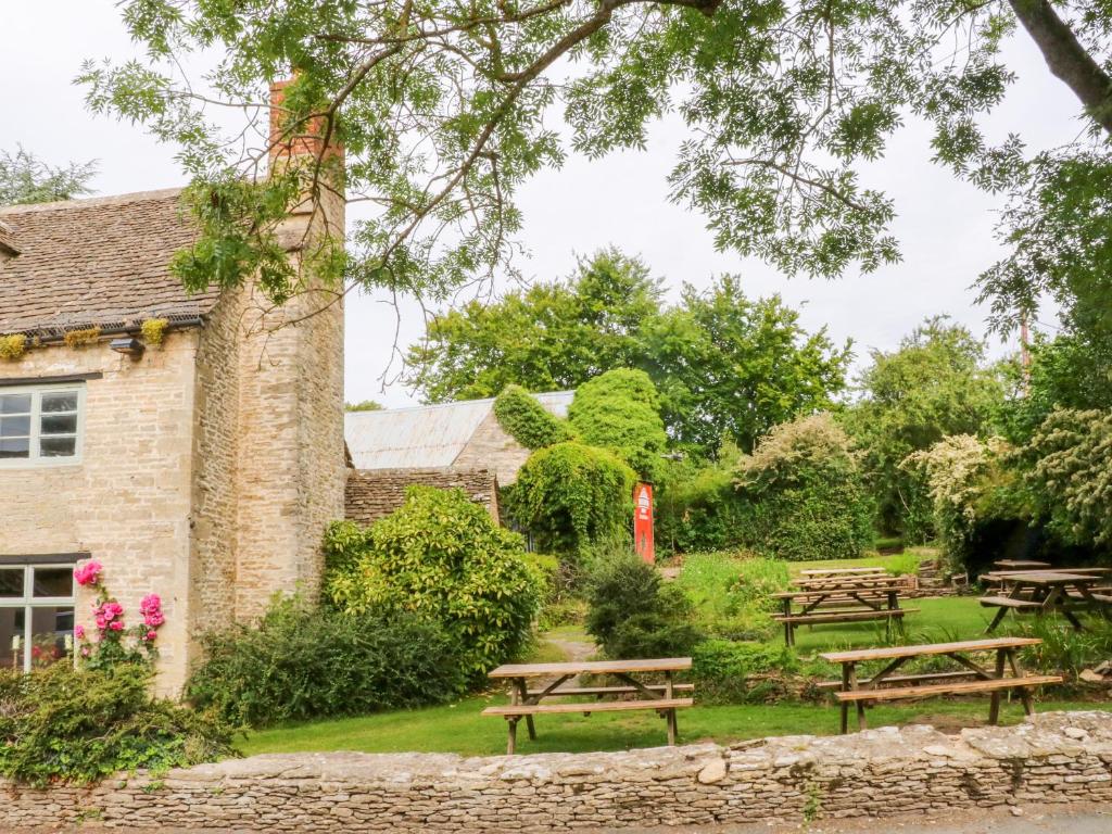 Rood Cottage, Burford photo 8