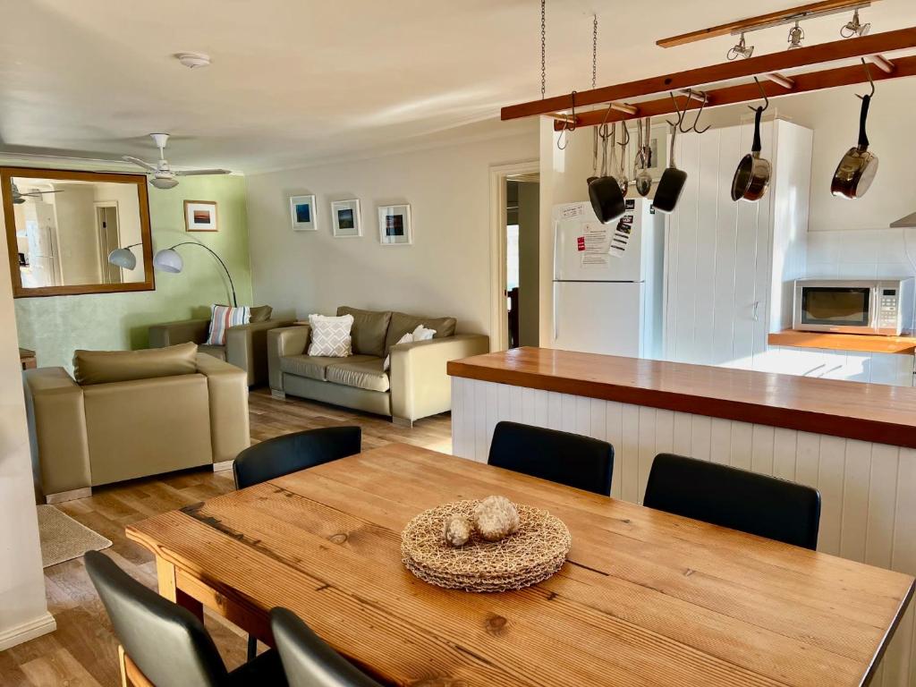 Lazy Sails Starboard - Pets welcome inside WiFi, Robe