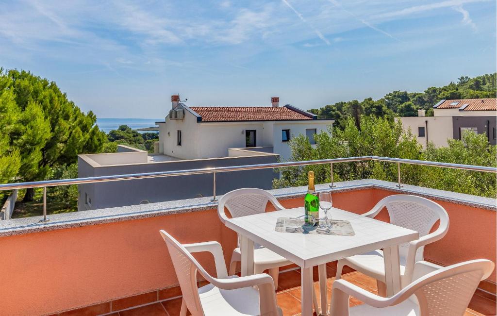 Gorgeous Home In Liznjan With Kitchen, Ližnjan