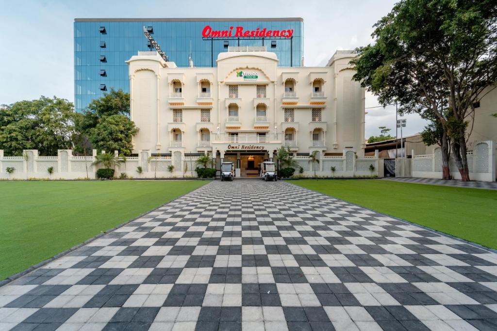 Treebo Premium Omni Residency, Indaur