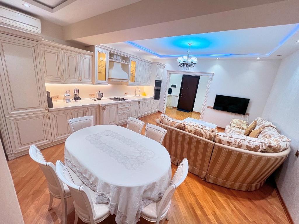 Park Azure 0313, Baku