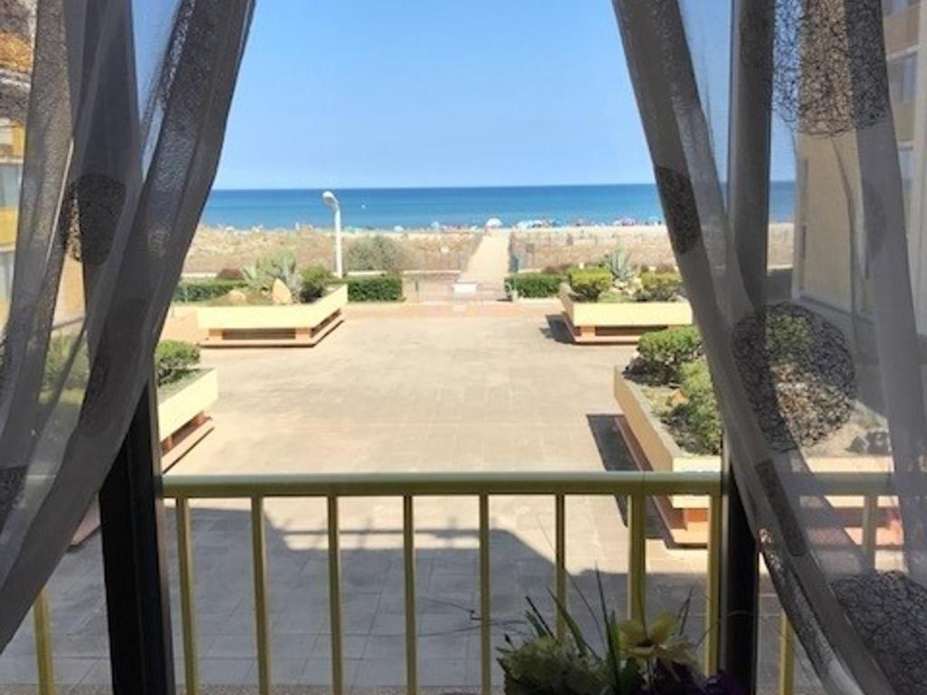 Studio cabine avec loggia, 4 pers, mer à 50m, commerces à 150m, proche Aqualand - FR-1-81-231 - 3