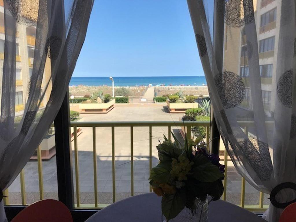 Studio cabine avec loggia, 4 pers, mer à 50m, commerces à 150m, proche Aqualand - FR-1-81-231 - 4