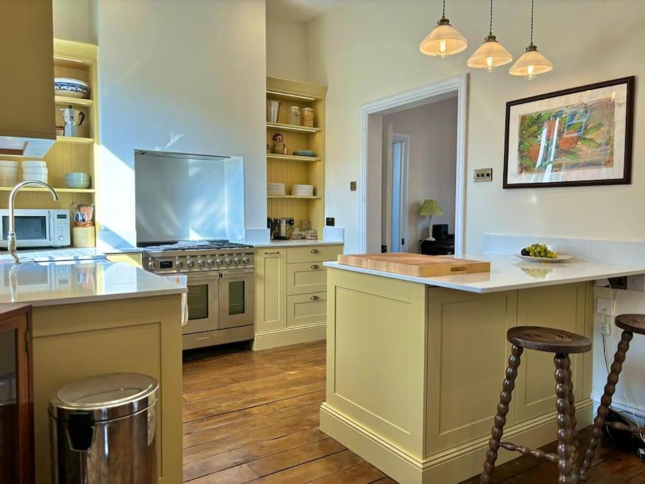 Edwardian 4 bed home - Tunnels Beach 2 mins away, Ilfracombe