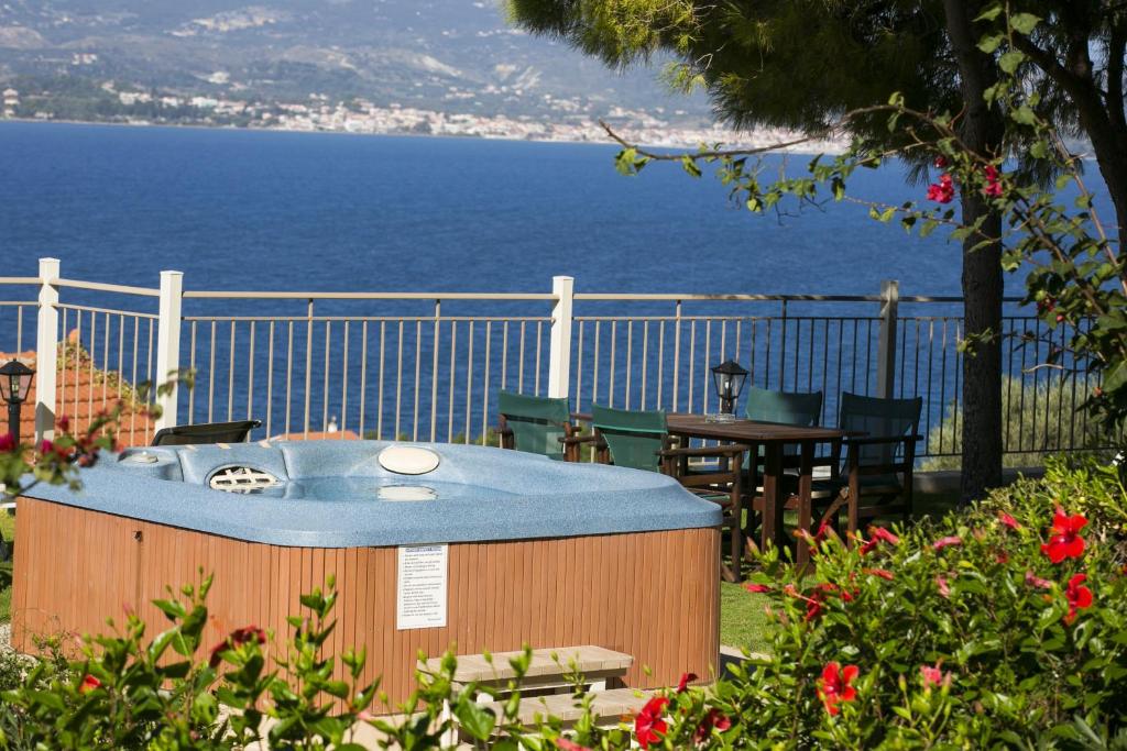Hot tub, Irilena Studios and Apartments in Kefalonia