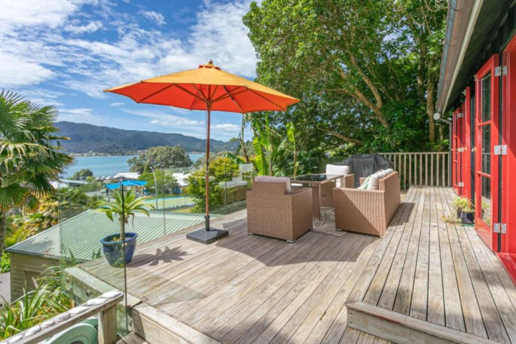 The Beach House - Tairua Holiday Home, Tairua