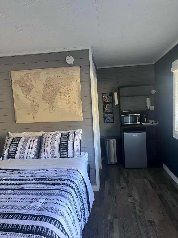 TeePee Room 16-Newly Renovated, hotel in Roscommon