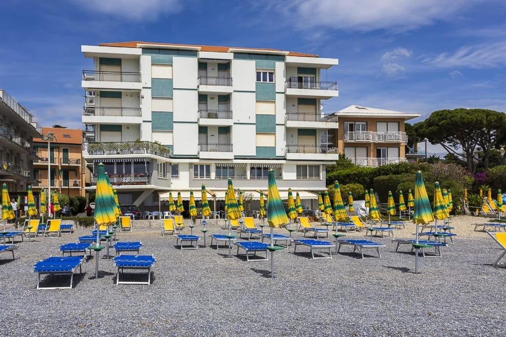 Trilocale vista spiaggia/mare - 2