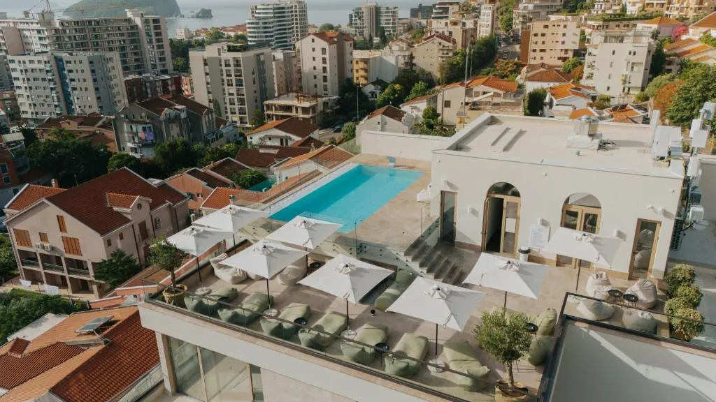 Infinity Hotel & More，位于布德瓦的酒店
