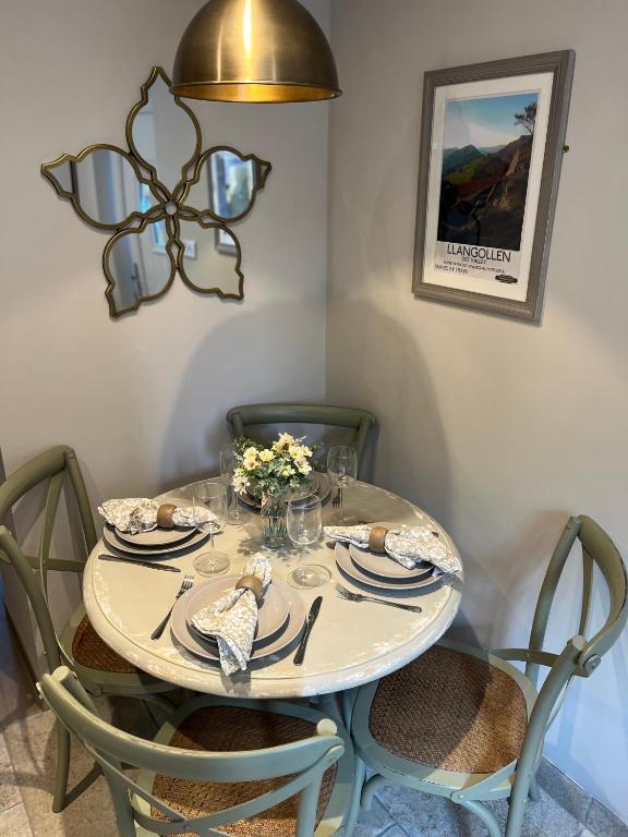 Posh Little Cottage, Llangollen photo 6