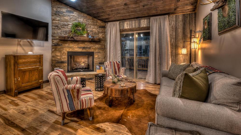 Whiskey Pines, Mineral Bluff