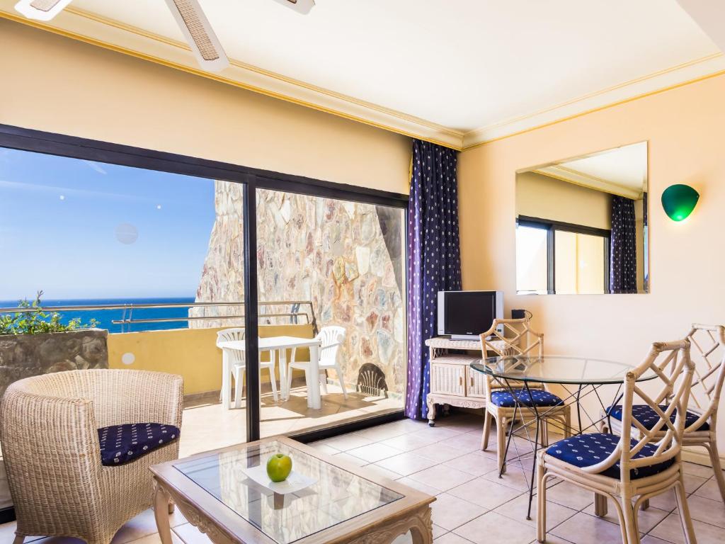 BlueBay Beach Club 전경