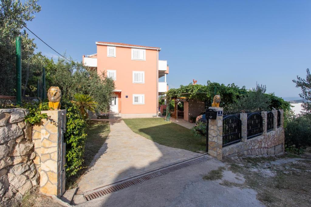 Apartments with parking space Kastel Kambelovac, Kastela - 23397, Kaštela