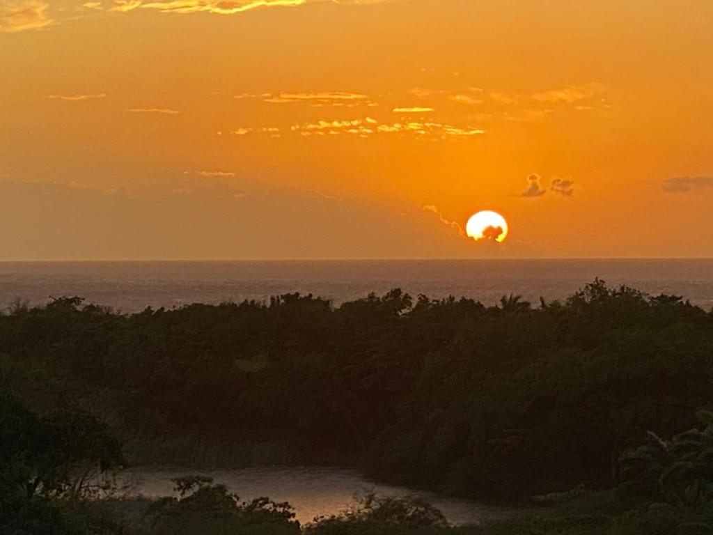 1er Étage vue mer villa la Mahaudiere à 300m de la plage de Grande Anse à pied, Deshaies