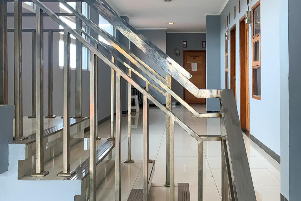 Karins Guesthouse Syariah RedPartner Karins Guesthouse Syariah RedPartner