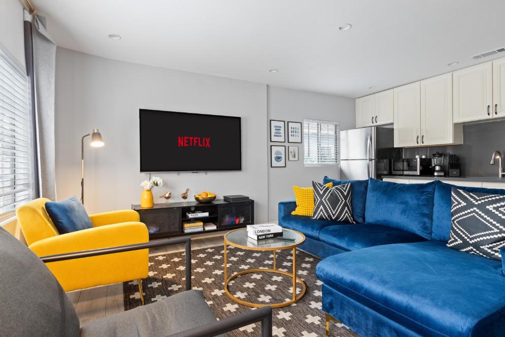 Luxury Oasis in Culver City! Free parking and Jacuzzi, Los Angeles