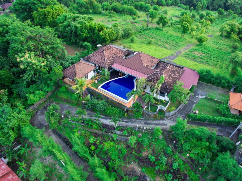 The Dharma Lovina – Mountain, Sea & Sunset View – Private Villa w Starlink – 5br