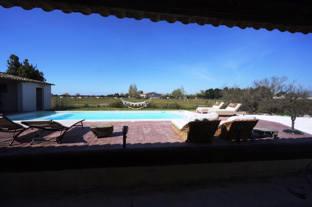 Mas Lou Caloun - Chambre d'Hôte face à la piscine en Camargue - Les Saintes Maries de la Mer - 2