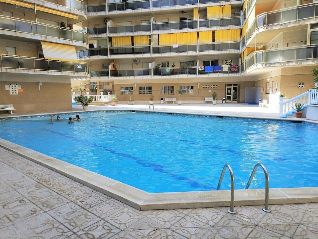 Ático Escaladei , céntrico y con piscina - 3