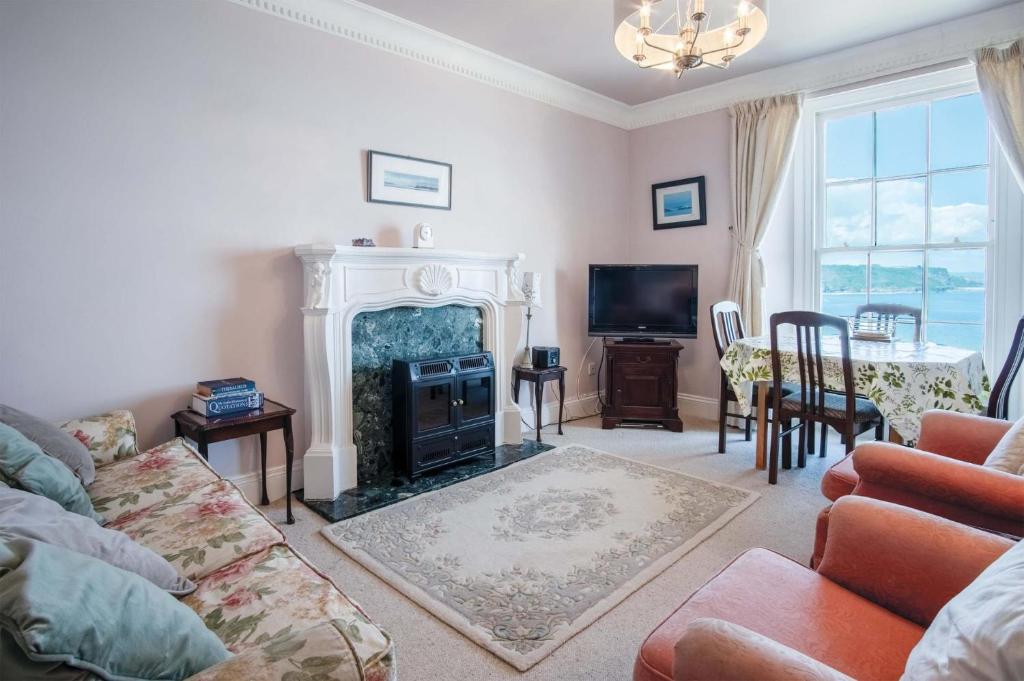 5 Belle Vue Court - 2 Bedroom Apartment - Tenby, Tenby