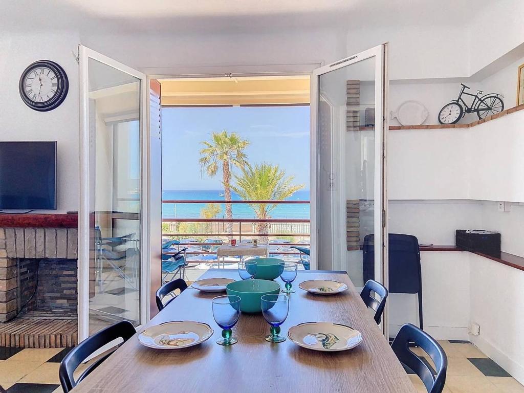 Appartement en bord de plage avec terrasse, parking privé, wifi et équipements modernes - FR-1-770-15 - 1