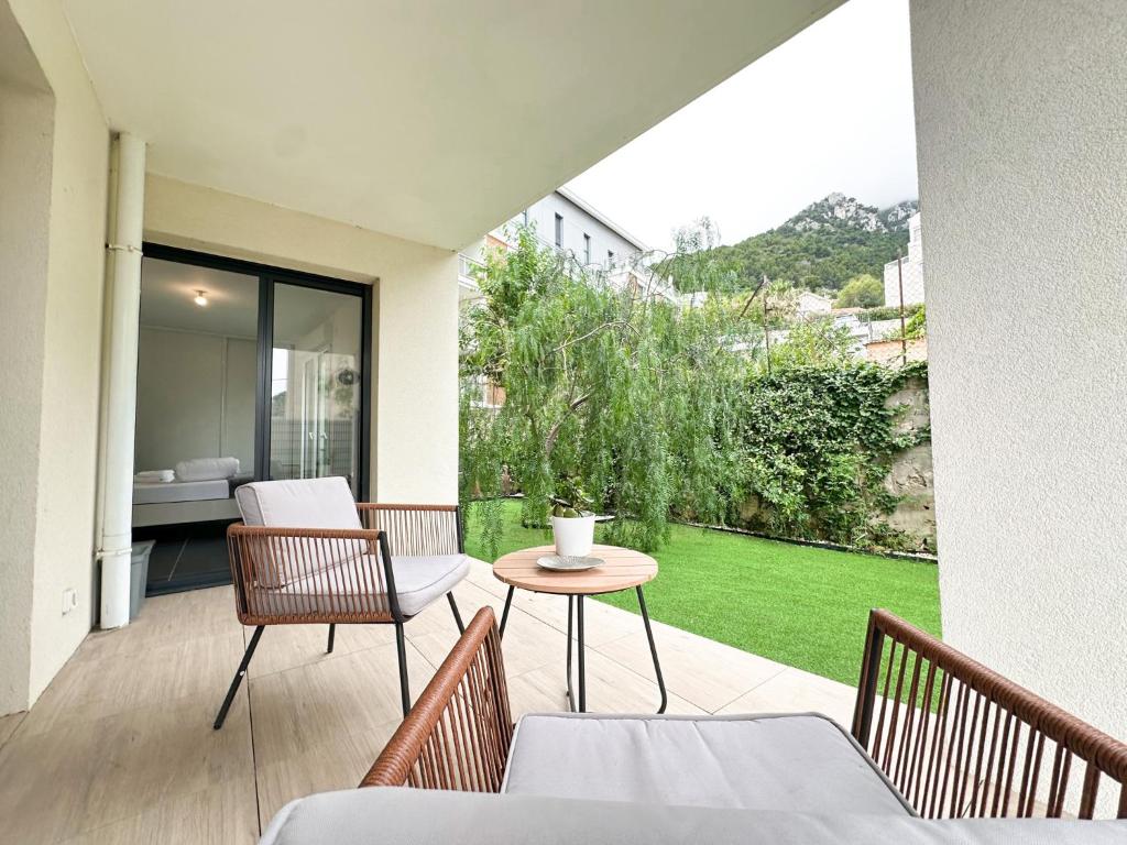 Krystal Garden, Bnbrickeys. - 4