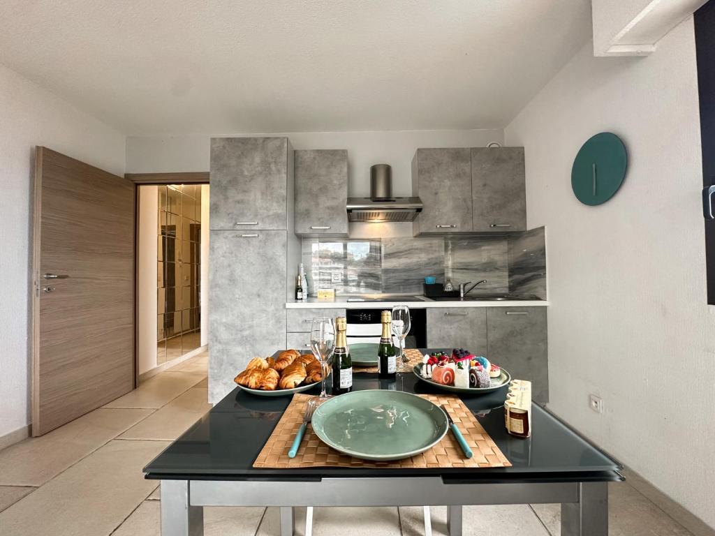 Luxurious 3 Rooms, Pool, Bnbrickeys - 5