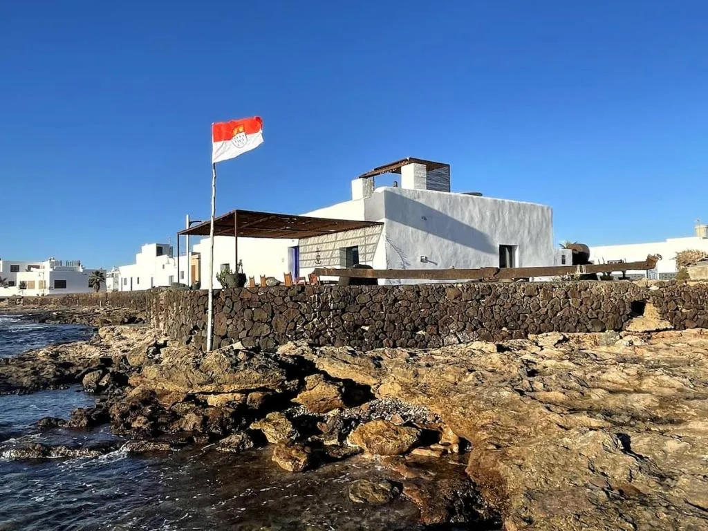 CASA LOLA - historisches Fischerhaus direkt am Meer，位于塞博河畔卡莱塔的酒店