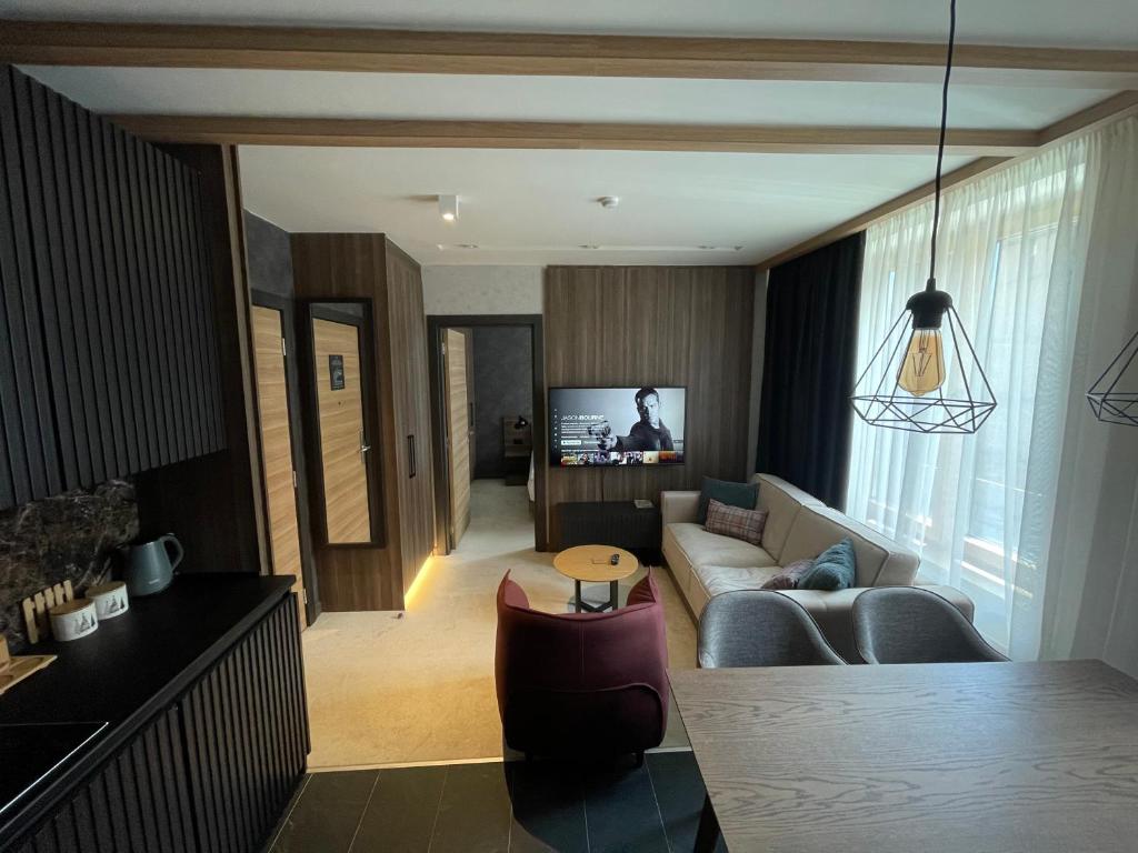 Woodside Apartment - 3