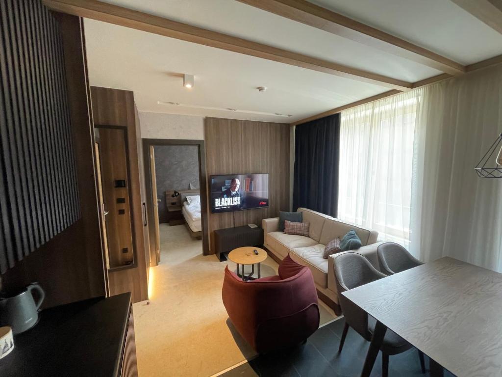 Woodside Apartment - 2