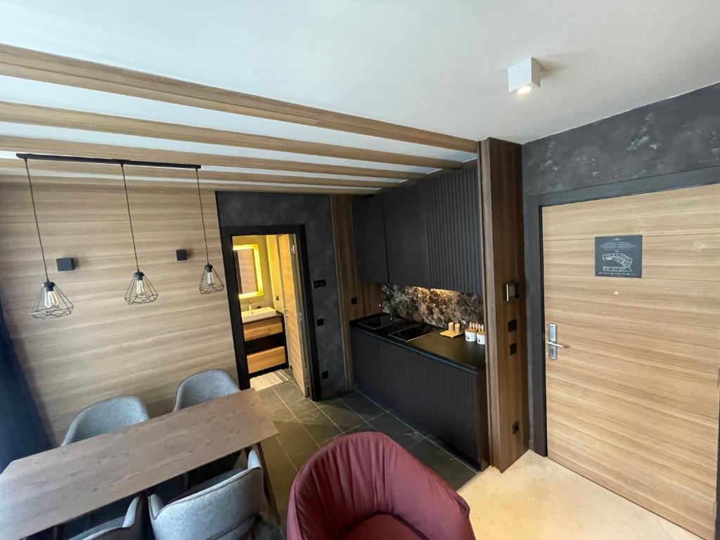 Woodside Apartment - 4