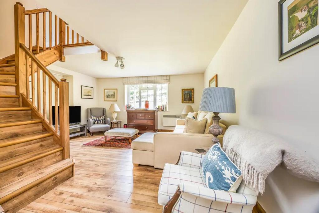 Charming Annexe Lodge with Parking Pass The Keys, Midhurst